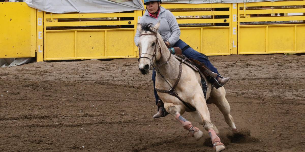 Nasyerih Yeverino obtuvo la mejor puntuación de la jornada de preparación con un tiempo de 15.371 segundos en su yegua Chica de Humo.