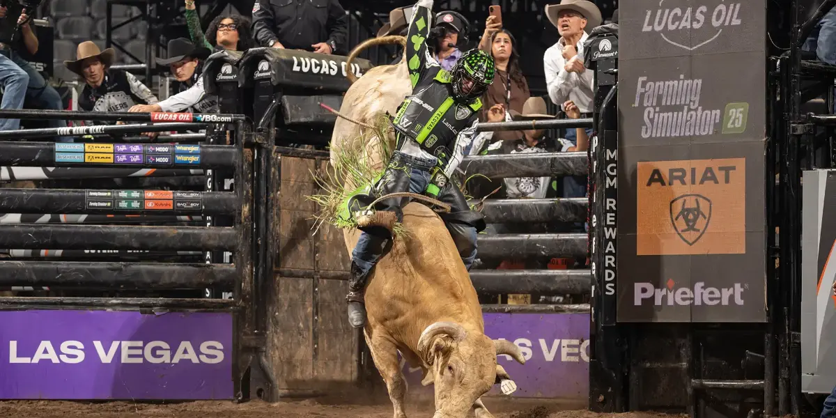 El brasileño José Vitor Leme ganó este récord en Kansas City, Estados Unidos, sobre el toro Moonlight Graham.