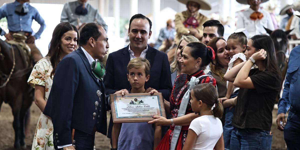Dedican homenaje a Liliana Salinas Valdés por 52 años en la charrería