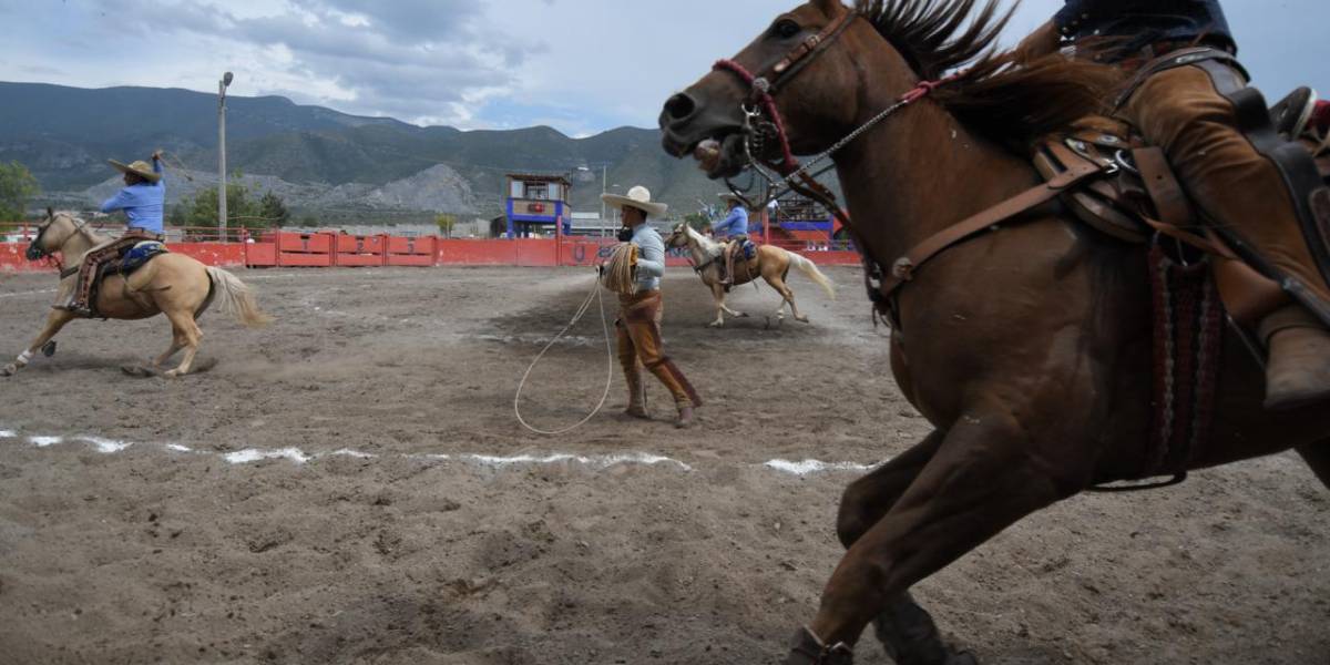 En la jornada del domingo, los equipos participantes pusieron a prueba su habilidad en las distintas suertes charras.