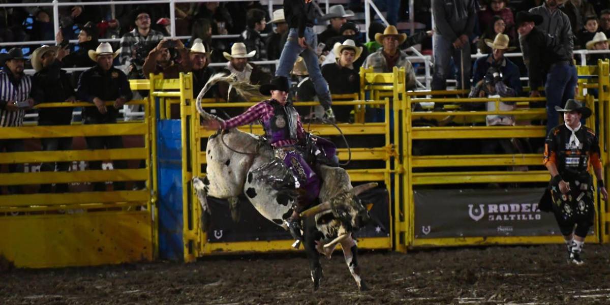 El jinete de Castaños, Brayan Medina, logró 84 puntos en la competencia del sábado. FOTOS: OMAR SAUCEDO