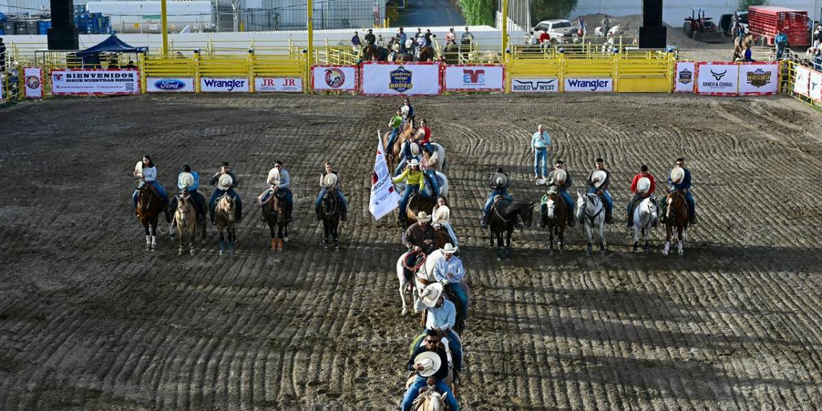 Entre la competencia del domingo en la Arena 8 Segundos hubo un momento dedicado al jinete Eliud Aranda, que justo en este lugar se despidió con su última monta.