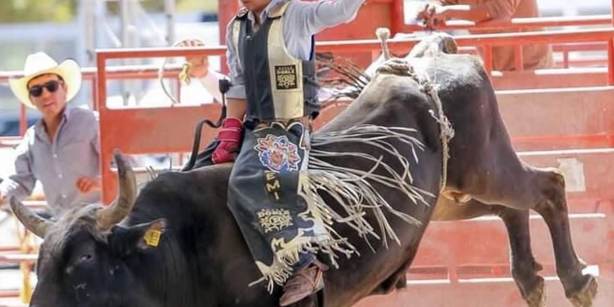 Con cada monta Noemí demuestra que el valor para subir a un toro no tiene género.