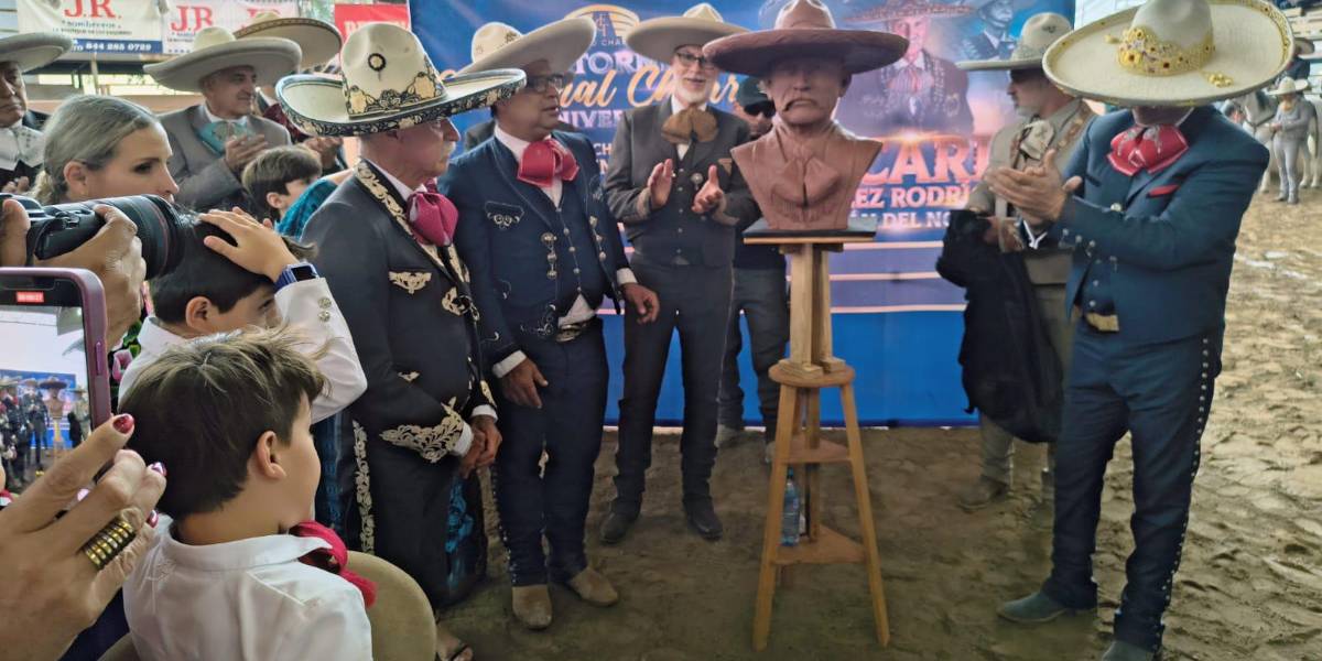 ”El Titán del Norte” ingresará al Salón de la Fama de la Federación Mexicana de Charrería, según se anunció durante su homenaje.