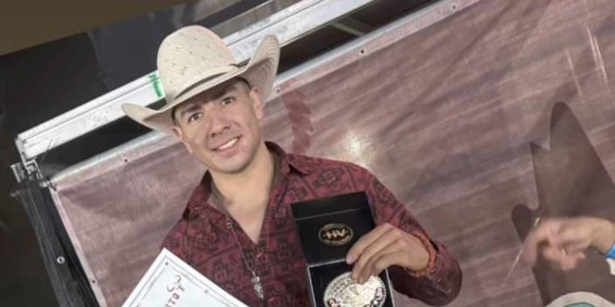 Luis Porto venció al toro Plata y logró una puntuación de 84 en el circuito Bendito Rodeo donde quedó campeón de la tercera etapa.