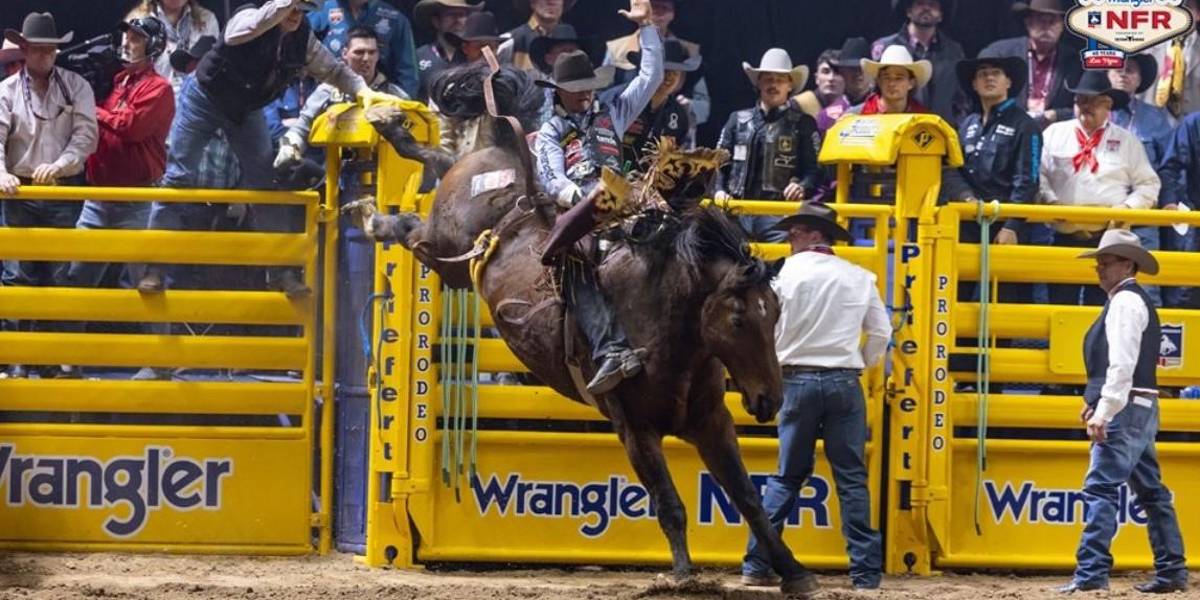 Wacey Schalla ganó la cuarta ronda de Caballo con pretal con una monta de 88.25 puntos y lidera el promedio con una suma de 346.25.