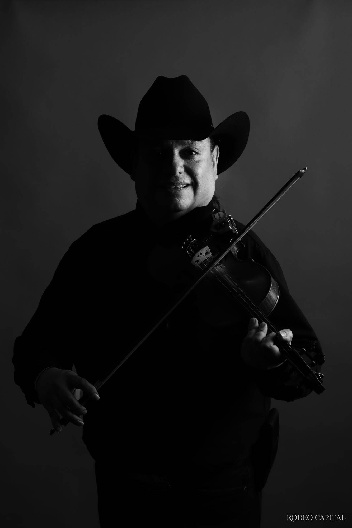 $!Santiago García, director musical y violinista.