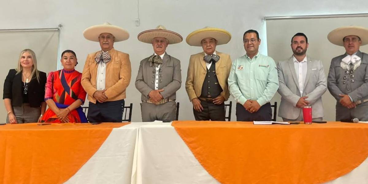 Directivos del Centro de Espectáculos El Regalo presentaron las actividades del XVII Campeonato Nacional de la Manzana que se realizará durante cuatro días en Saltillo.