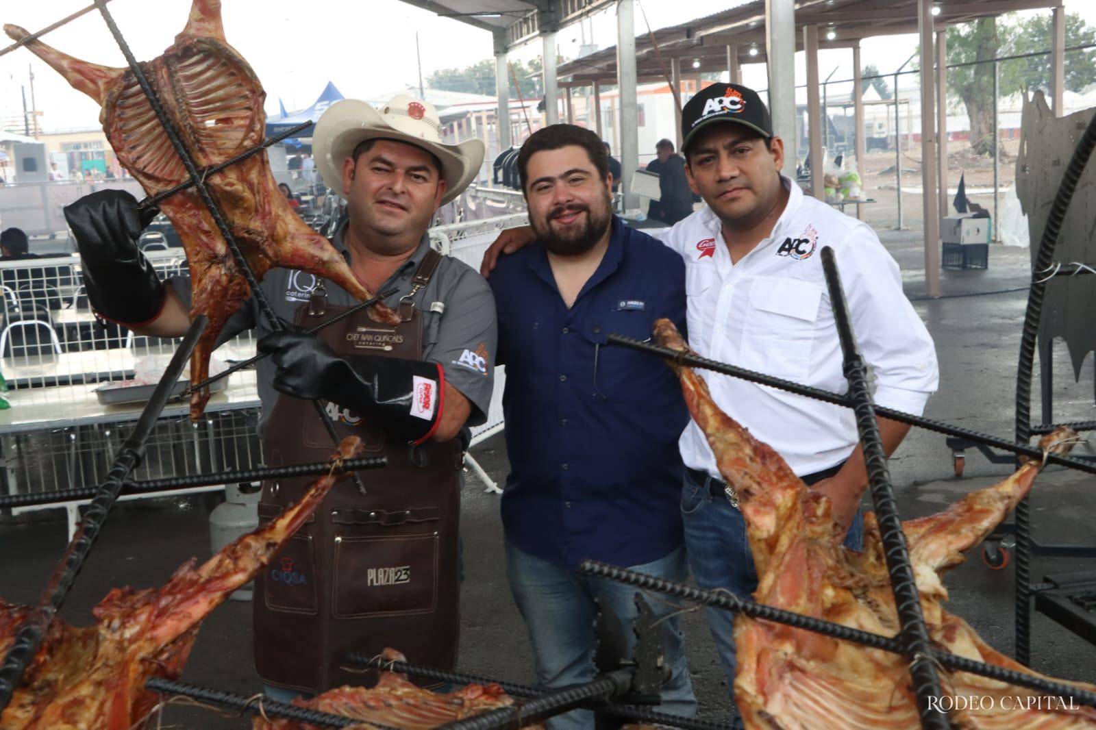 $!Drones, música y mucha carnita asada: así se vivió el primer día del Campeonato Nacional de Parrilla Saltillo 2025