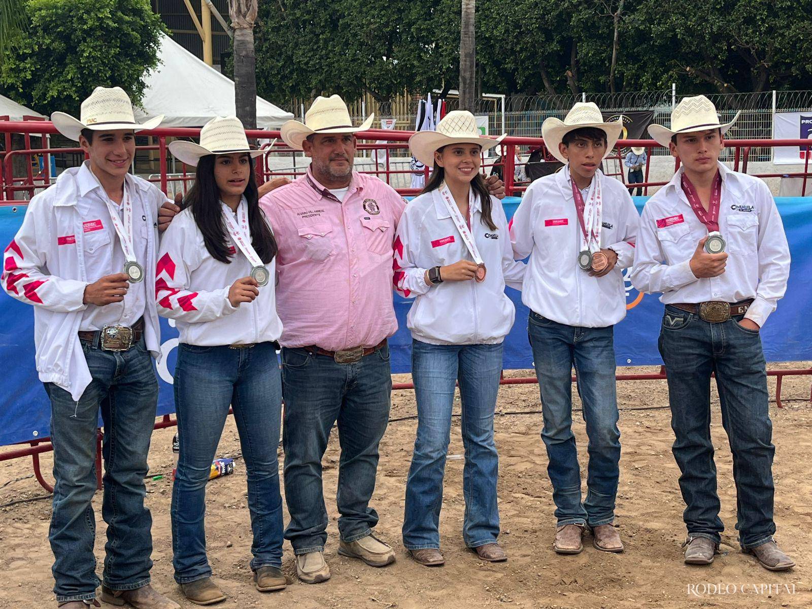 $!Ganadores (izq. a der.) Pablo Múzquiz, Sofía Martínez, Andrea Gloria, Diego Medrano y Emiliano Nájera.