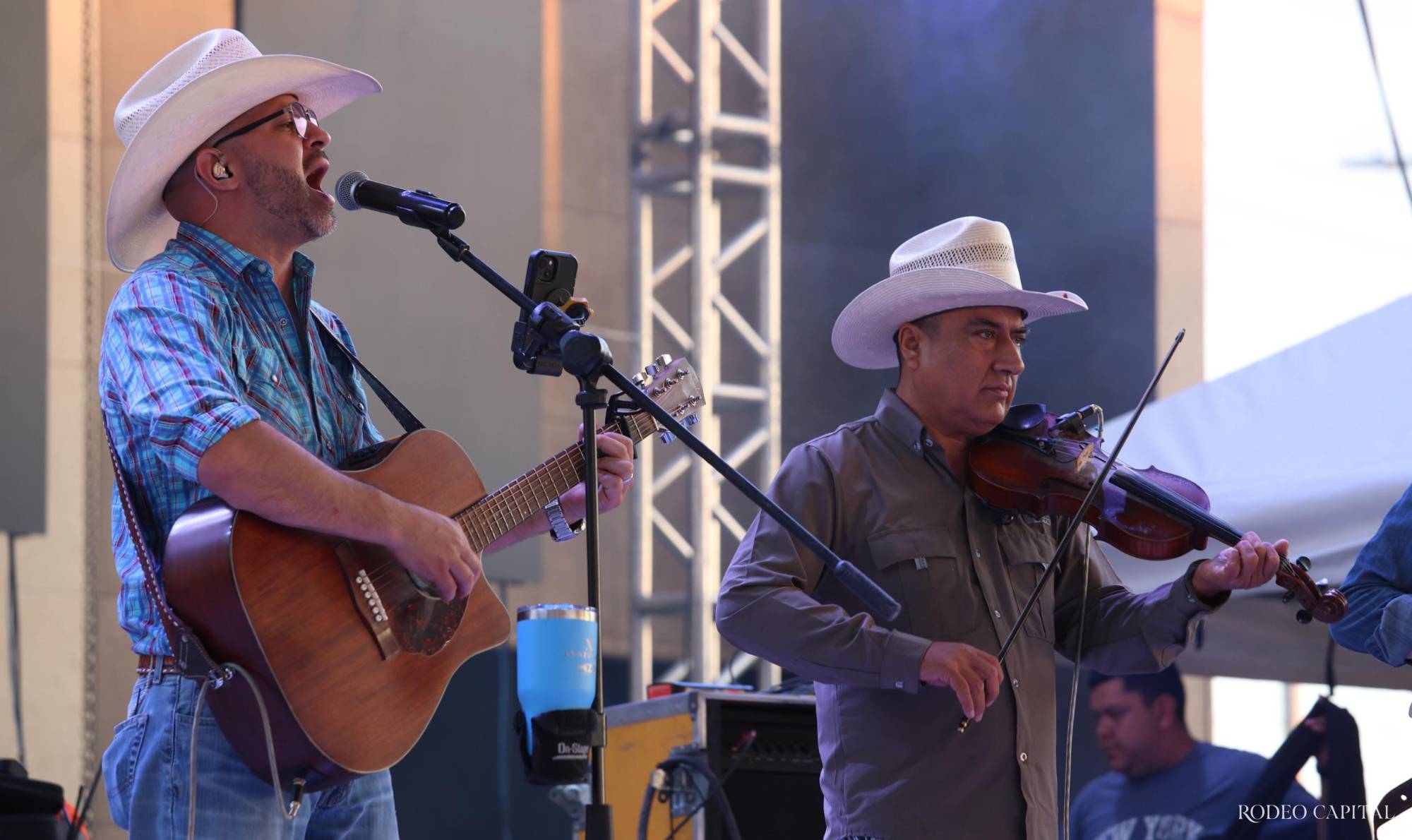 $!Drones, música y mucha carnita asada: así se vivió el primer día del Campeonato Nacional de Parrilla Saltillo 2025