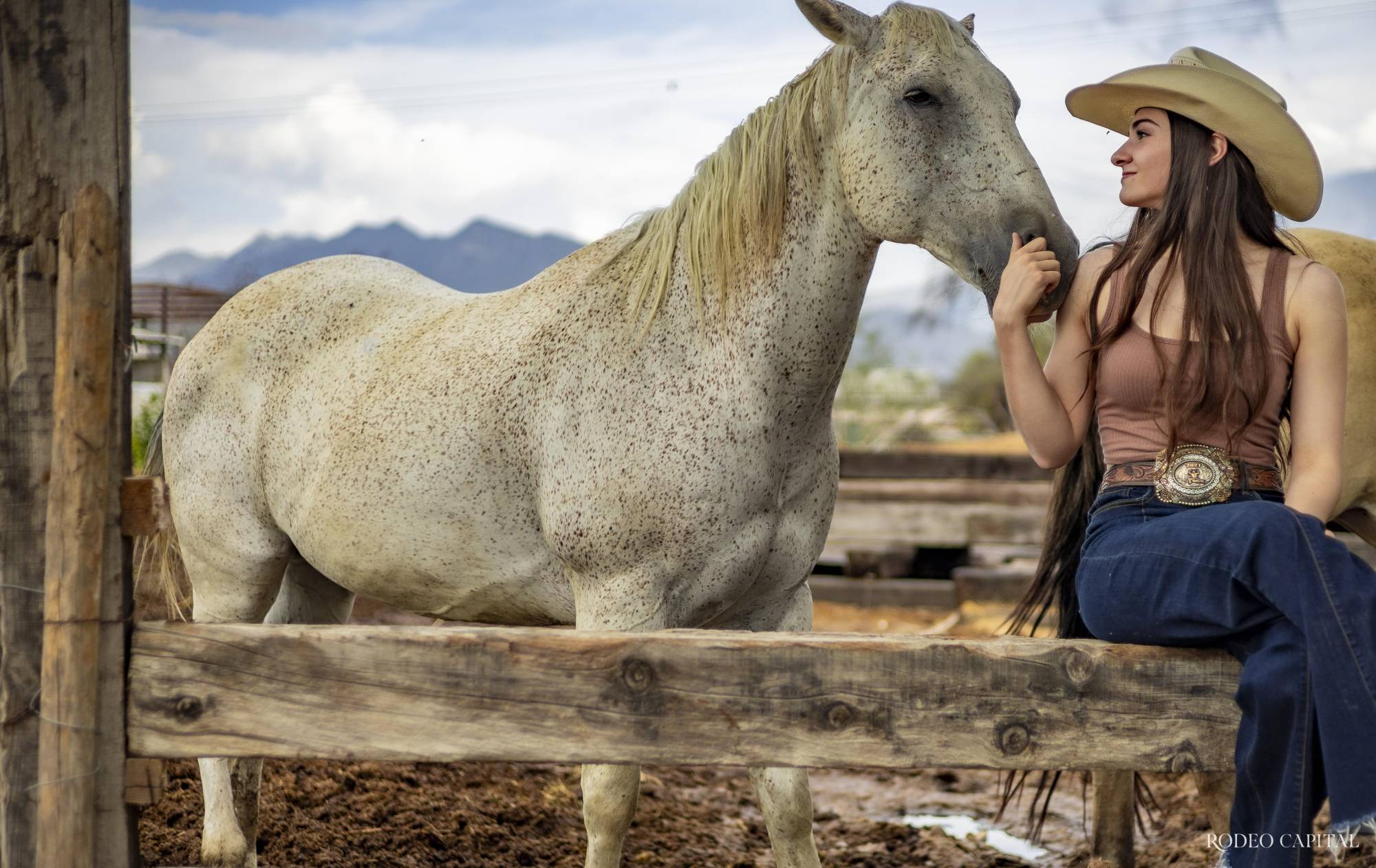 $!La saltillense combina sus estudios en Agronegocios con su carrera deportiva en el rodeo universitario estadounidense. FOTO: OMAR SAUCEDO