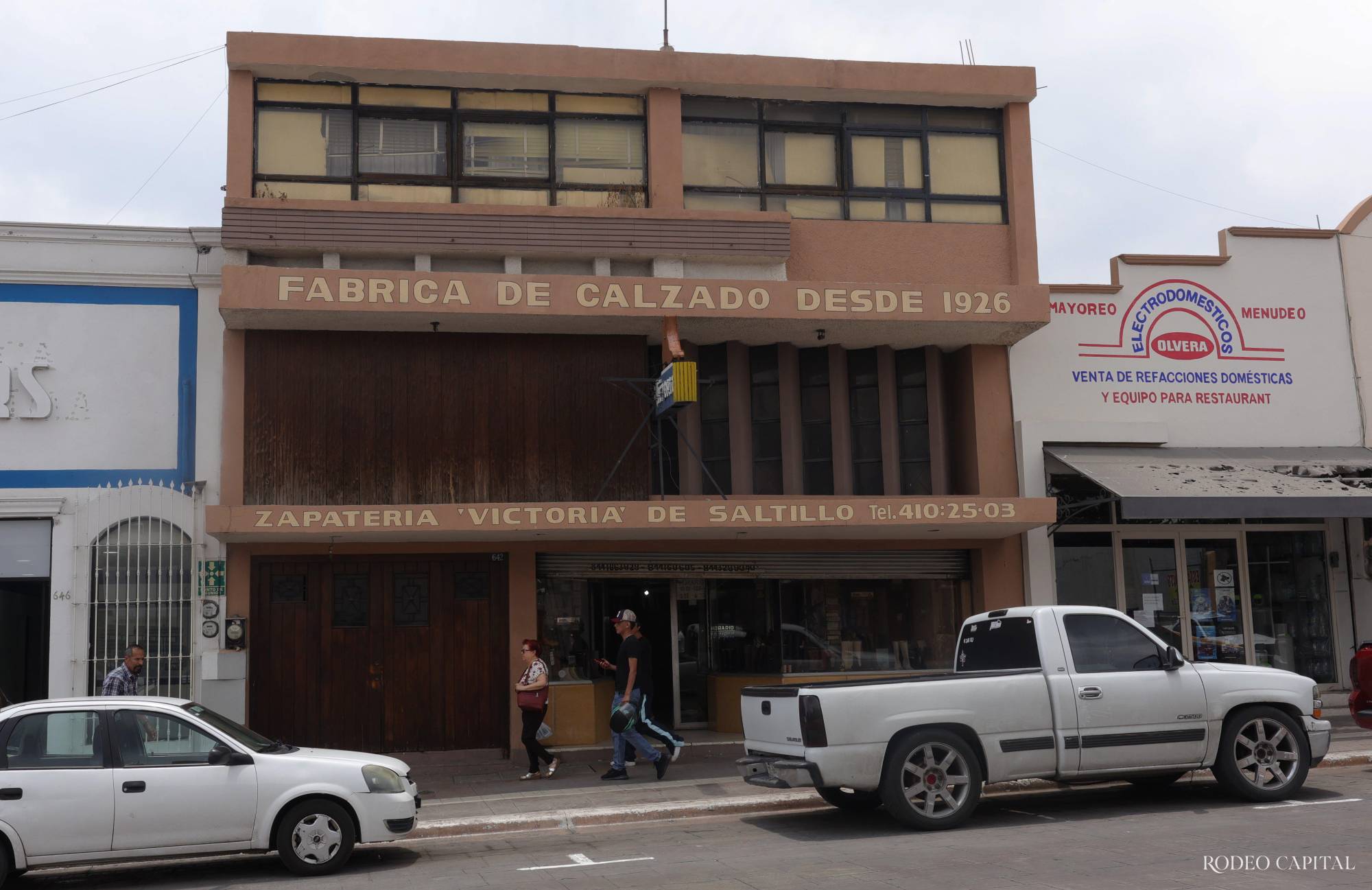 $!Desde 1957, la Zapatería Victoria ocupa este local en el Centro Histórico de Saltillo.