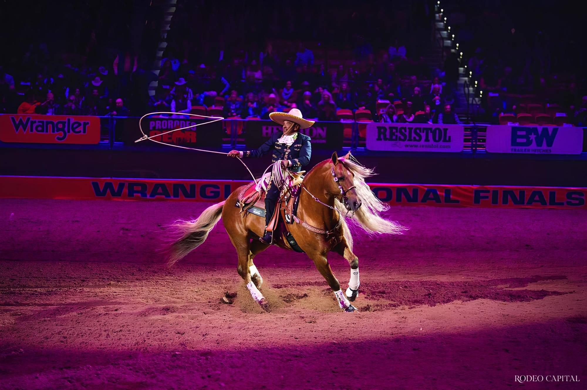 $!En plena ejecución de su acto en las Finales Nacionales de Rodeo en Las Vegas. FOTO: CORTESÍA