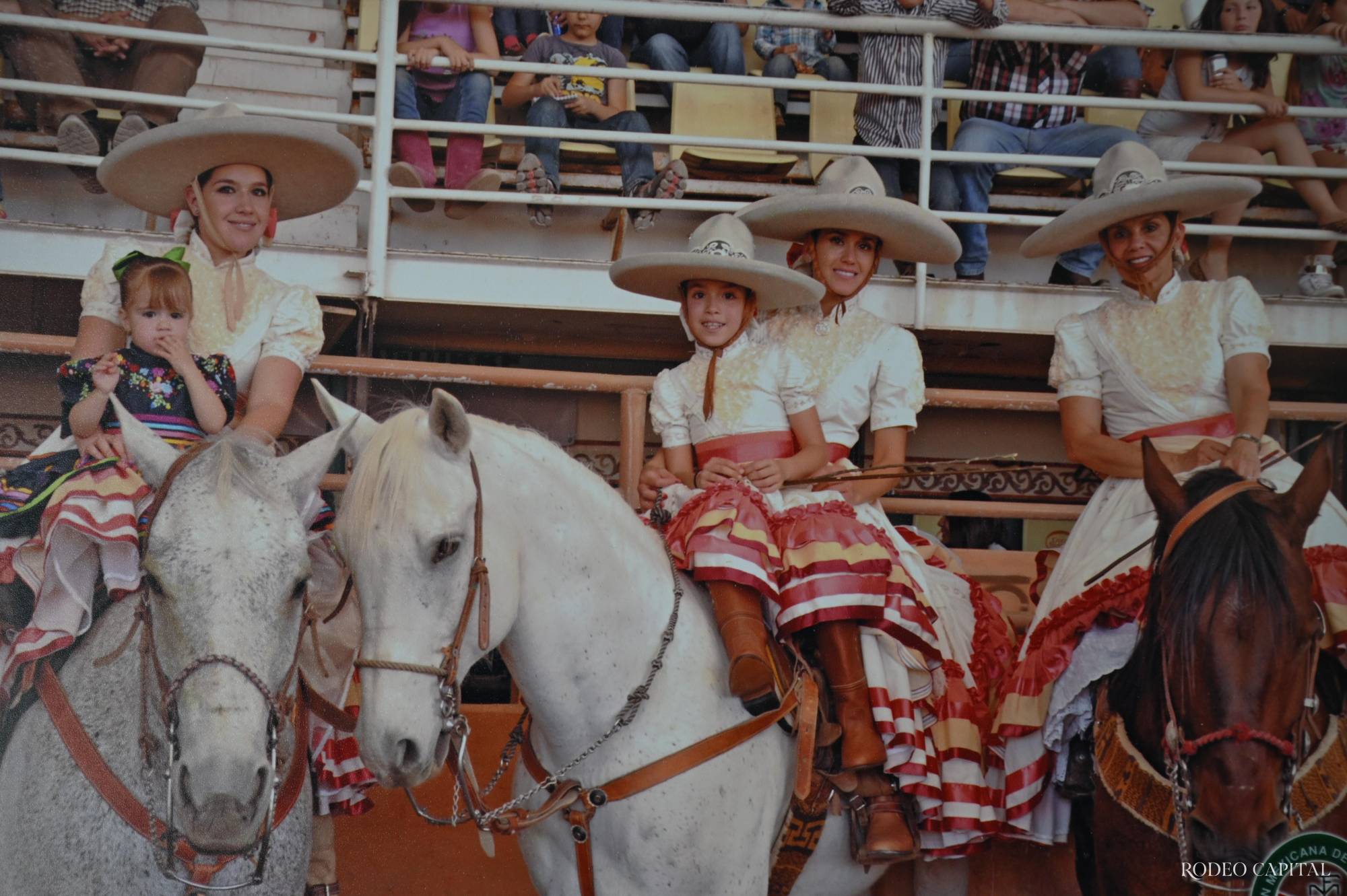 $!En abril de 2016 compartió con sus hijas y nietas el Campeonato de Aniversario del Lienzo Charro Enrique González.