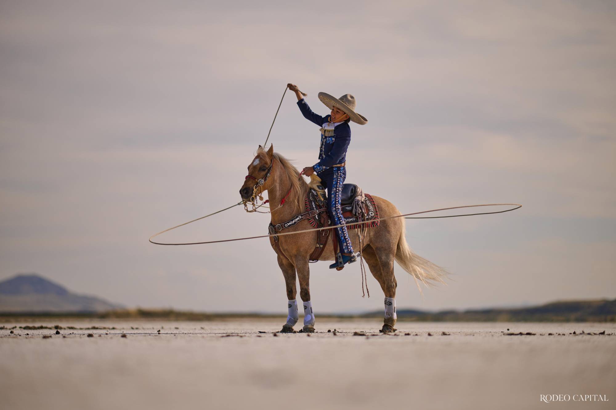 $!La nueva generación. Louis Garcilazo sigue los pasos de su padre en el espectáculo, lo que conjuga con las competencias charras. FOTO: DIEGO HUERTA