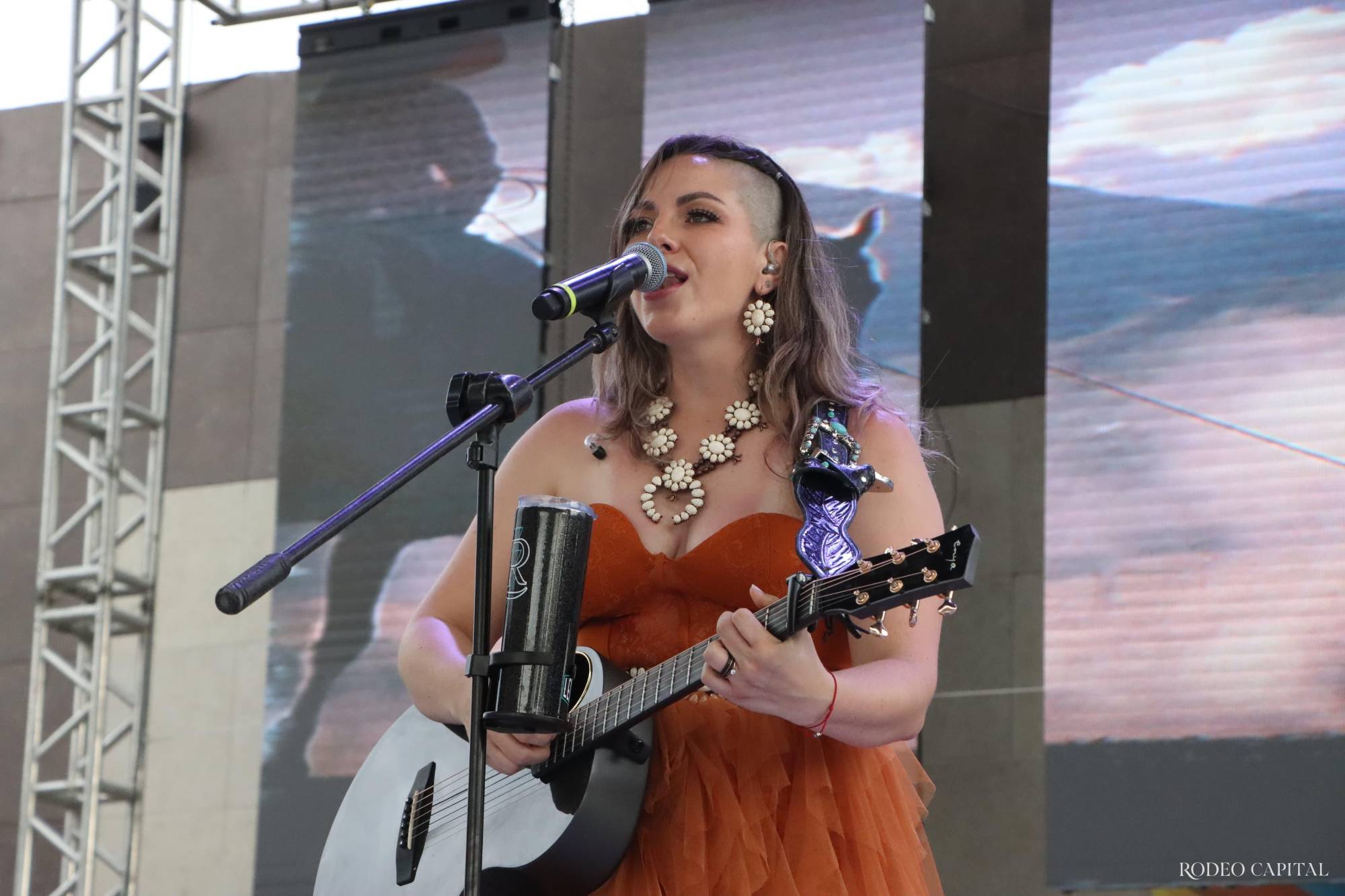 $!Drones, música y mucha carnita asada: así se vivió el primer día del Campeonato Nacional de Parrilla Saltillo 2025