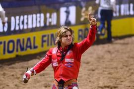 En la quinta noche de NFR, Rocker Steiner obtiene la victoria que podría darle su primera hebilla de oro.