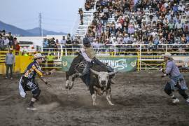 La Arena 8 Segundos estuvo a su máxima capacidad en público y emociones con las diferentes disciplinas del rodeo.