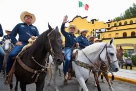 Cabalgan en Ramos Arizpe para celebrar el orgullo norteño