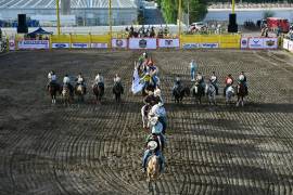 Entre la competencia del domingo en la Arena 8 Segundos hubo un momento dedicado al jinete Eliud Aranda, que justo en este lugar se despidió con su última monta.