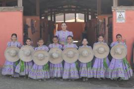 Ocho pequeñas amazonas: La nueva generación de la Escaramuza Charra de Saltillo.