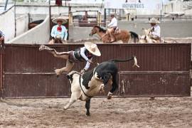 En la jornada charra del viernes, la habilidad de los jinetes dejó una jornada llena de fiesta y tradición.