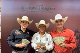 Los jaliscienses, Alfredo Ruvalcaba, Manuel Gallardo y Saúl Zambrano siguen participando en rodeos de Estados Unidos.