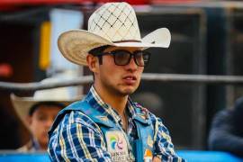 Erick Rodríguez fue pisado por el toro durante un rodeo en Aguascalientes, pero su familia reportó que ya se encuentra en recuperación.