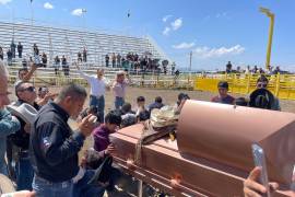 Las plegarias, porras y lágrimas fueron parte del homenaje a Eliud Aranda, un grande de las arenas.