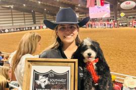 Gracias a su esfuerzo y talento, Adriana Gutiérrez recibió esta beca que se entrega anualmente en honor al vaquero Casey Cordell.