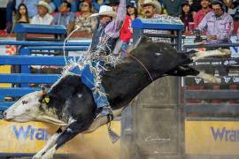 El jinete ganó el primer lugar del Professional Bull Riders (PBR) Challenger Series realizado en Goliad, Texas.