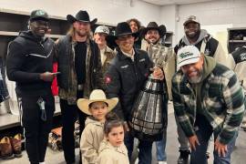 Apenas en noviembre Édgar celebró su segundo triunfo consecutivo en las finales del circuito canadiense Maple Leaf Rodeo.