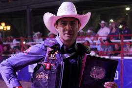A los cinco segundos, aproximadamente, Álvaro fue derribado por el toro y perdió la oportunidad de sumar sus primeros puntos. El sábado pasado fue el campeón de International Bull Riding Challenge, en Las Encinas.