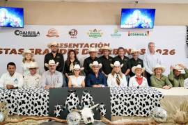 Autoridades municipales, estatales y el Comité Organizador de Feriexpo Sabinas 2026 revelaron los detalles de la cartelera artística y el programa para las festividades de septiembre. FOTO: CORTESÍA