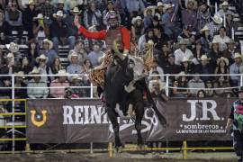 El guanajuatense Octavio Torres, al lomo del mítico Cat Bird, logró una puntuación de 87, para convertirse en bicampeón en el Rodeo Saltillo.