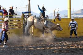 Eliezer Arriaga fue el campeón de Jineteo de toro, el domingo en la Arena 8 Segundos.