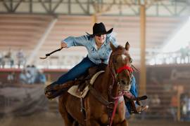 Carolina brilló este 2025 al conquistar el tercer lugar en la carrera de barriles en las Finales Nacionales Infantiles y Juveniles NBHA México en Zuazua, Nuevo León.