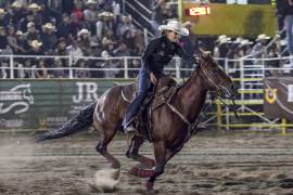 Luisa Herrera al lomo de Shakira, poco antes de detener el cronómetro en 15.172 segundos.