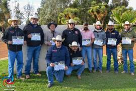 Jueces perfeccionan habilidades en la Arena ‘La Magueyera’, fortaleciendo la justicia y calidad en el rodeo mexicano.