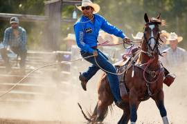 En San Antonio, Texas, Pablo se dedica a entrenar caballos para competencias de Lazo por pareja, Lazo de becerro, demostraciones, ventas y subastas.
