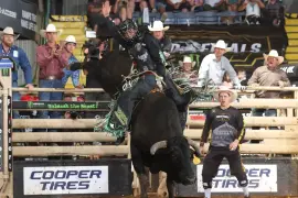 Los 25 jinetes restantes, todavía tendrán oportunidad de ganarse un pase para el campeonato en el Ride For Redemption del 14 al 15 de mayo, también en el Cowtown Coliseum.