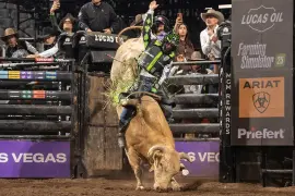 El brasileño José Vitor Leme ganó este récord en Kansas City, Estados Unidos, sobre el toro Moonlight Graham.
