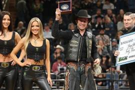 Sage Steele Kimzey tiene la mira puesta en conquistar un Campeonato Mundial PBR. FOTOS: CORTESÍA PBR.COM