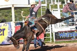 El jinete de Caballos con montura representó a Chihuahua en competencias internacionales de PRCA.