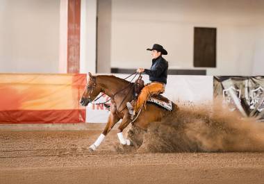 Aldo Ramón en competencia de reining sobre In My Glory Days, hija de Iceman y Gun N For Glory, en Cadereyta NL. FOTO: CORTESÍA ALDO RAMÓN