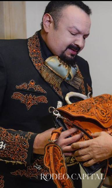 $!El portafolio de Pepe Aguilar está hecho con fragmentos de las películas de sus papás, don Antonio Aguilar y Flor Silvestre.