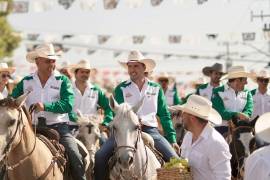 La 37a. edición de la Gran Cabalgata de Sabinas estuvo llena de un gran ambiente familiar, orgullo y preservación de las tradiciones norteñas. El Gobernador Manolo Jiménez y el Alcalde José Feliciano Díaz encabezaron el contingente.