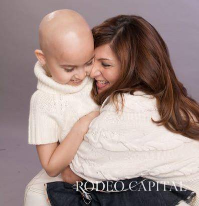 $!Mayra Quintanilla, integrante de la Escaramuza Alma Charra, es la mamá de Estefanía, y junto a su padre apoyaron que conviviera con sus caballos durante su tratamiento.