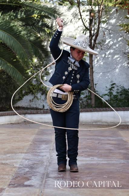 $!Ricardo cambió el bate y el guante por la soga y los caballos.